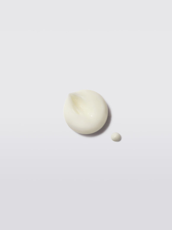 Product texture of SLMD Sulfur Lotion by Dr. Sandra Lee
